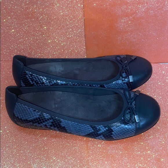 Leather Vionic SlideOn - Picture 3 of 5